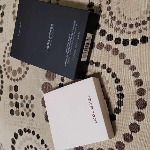 Laura Mercier Real Flawless Luminous Perfecting Pressed Translucent Powder 7g - Picture 4 of 6